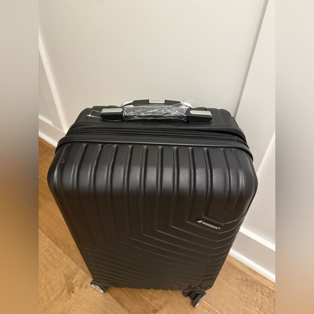 ALMOST NEW Madisson Varna 55cm suitcase - Picture 3 of 9